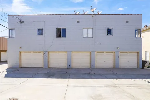 $3,899,000 | 112-114 4th Street, Seal Beach, CA 90740