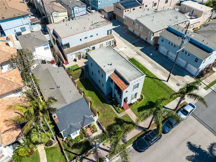 $3,899,000 | 112-114 4th Street, Seal Beach, CA 90740