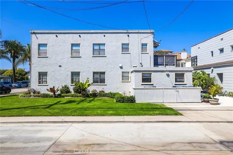$3,899,000 | 112-114 4th Street, Seal Beach, CA 90740