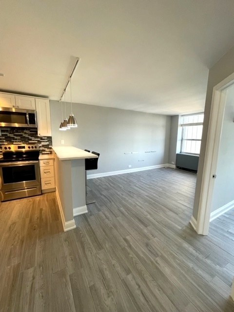 655 West Irving Park Road, Unit 2611 Chicago, IL 60613 - Photo 29 of 32 a view of kitchen and electric equipment
