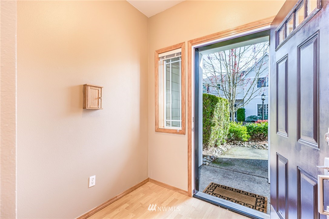 18864 108th Lane Southeast Renton, WA 98055 - Photo 5 of 35 Gallery Image 5