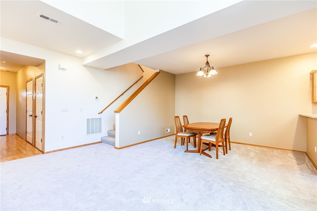 18864 108th Lane Southeast Renton, WA 98055 - Photo 9 of 35 Gallery Image 9