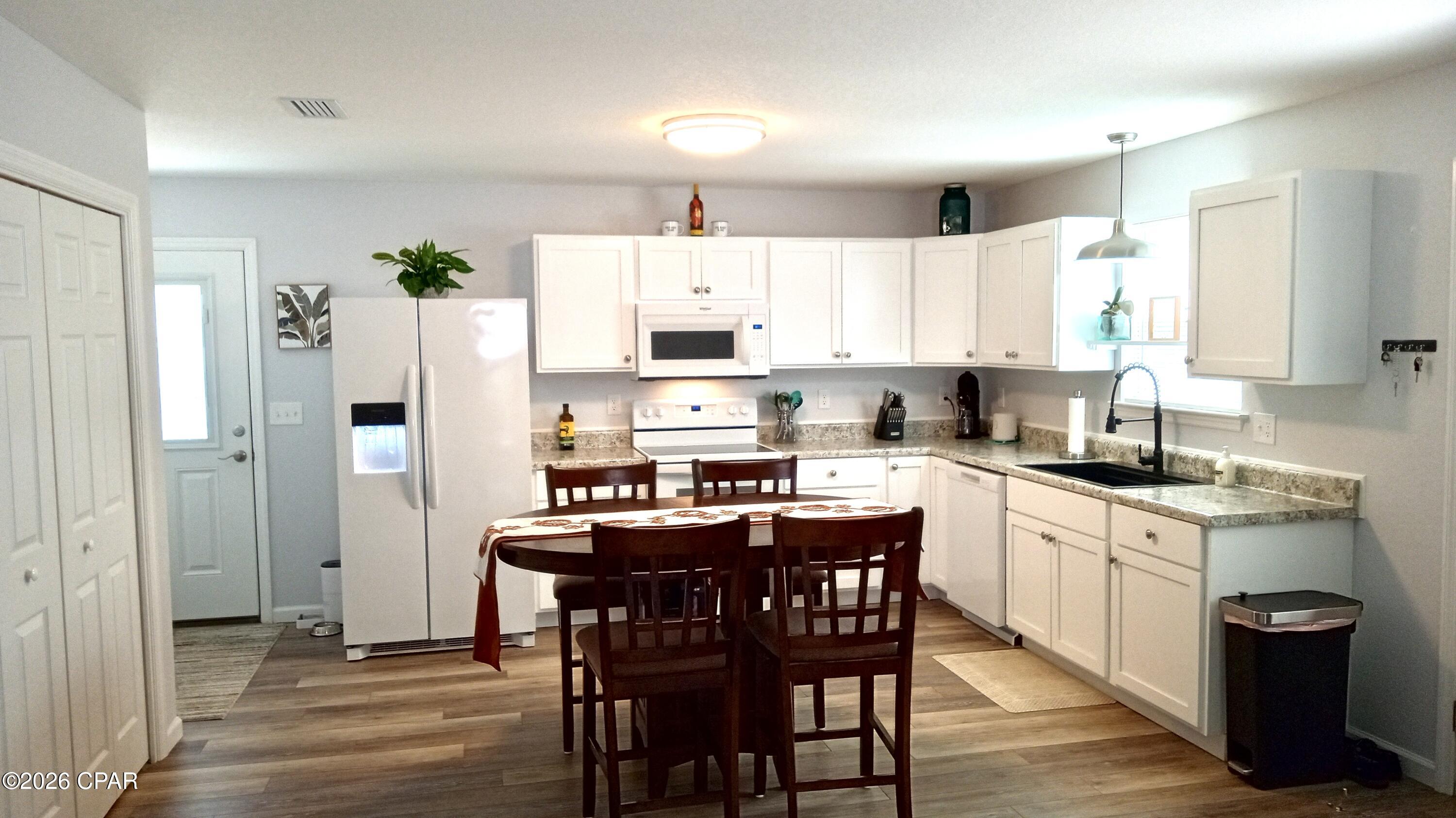 6582 Grande Oak Loop Grand Ridge, FL 32442 - Photo 4 of 22