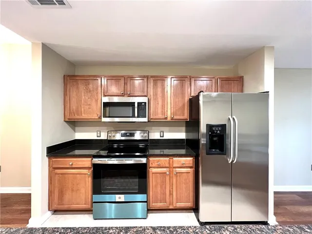$279,000 | 3040 Peachtree Road Northwest, Unit 301, Atlanta, GA 30305
