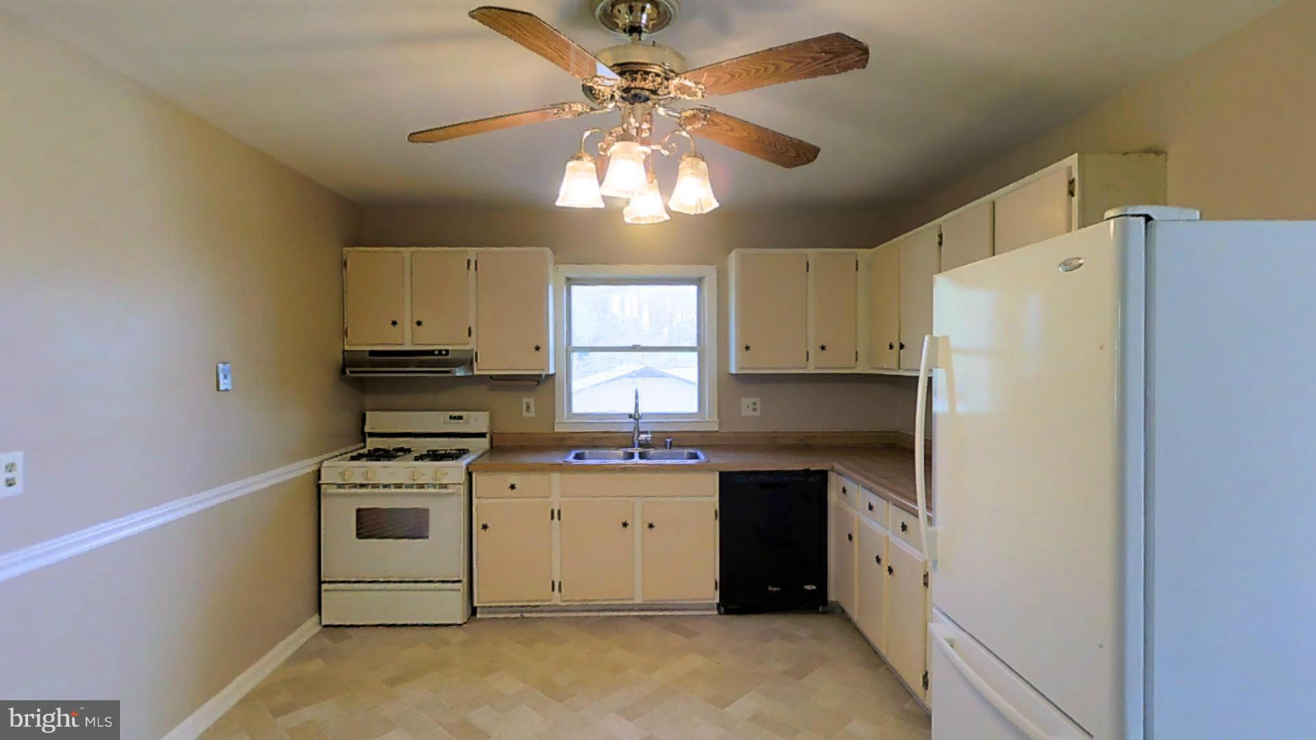 5950 Meadow Road Frederick, MD 21701 - Photo 4 of 23 Kitchen
