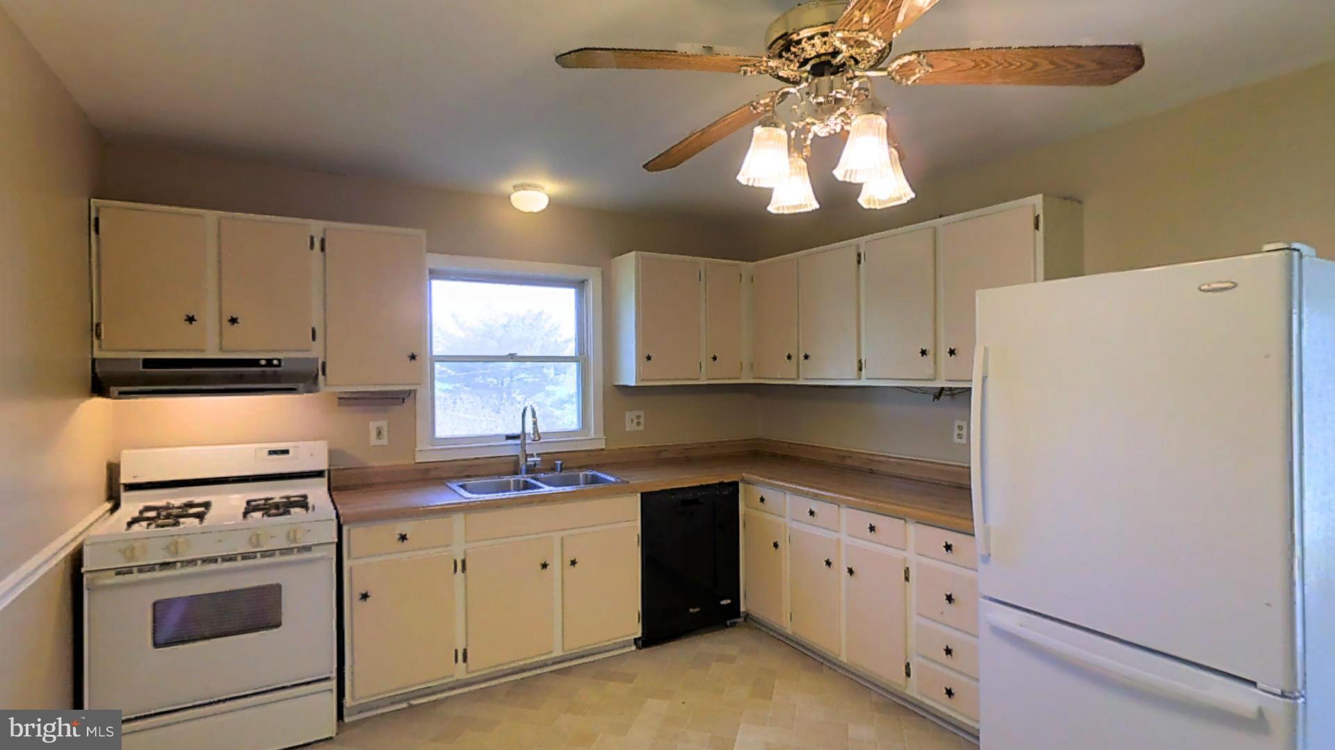 5950 Meadow Road Frederick, MD 21701 - Photo 5 of 23 Kitchen