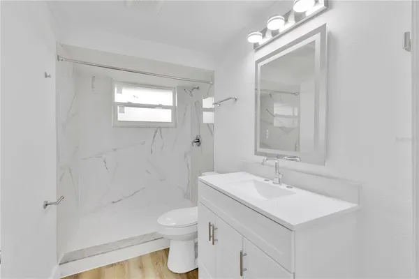 a view of yard with trees