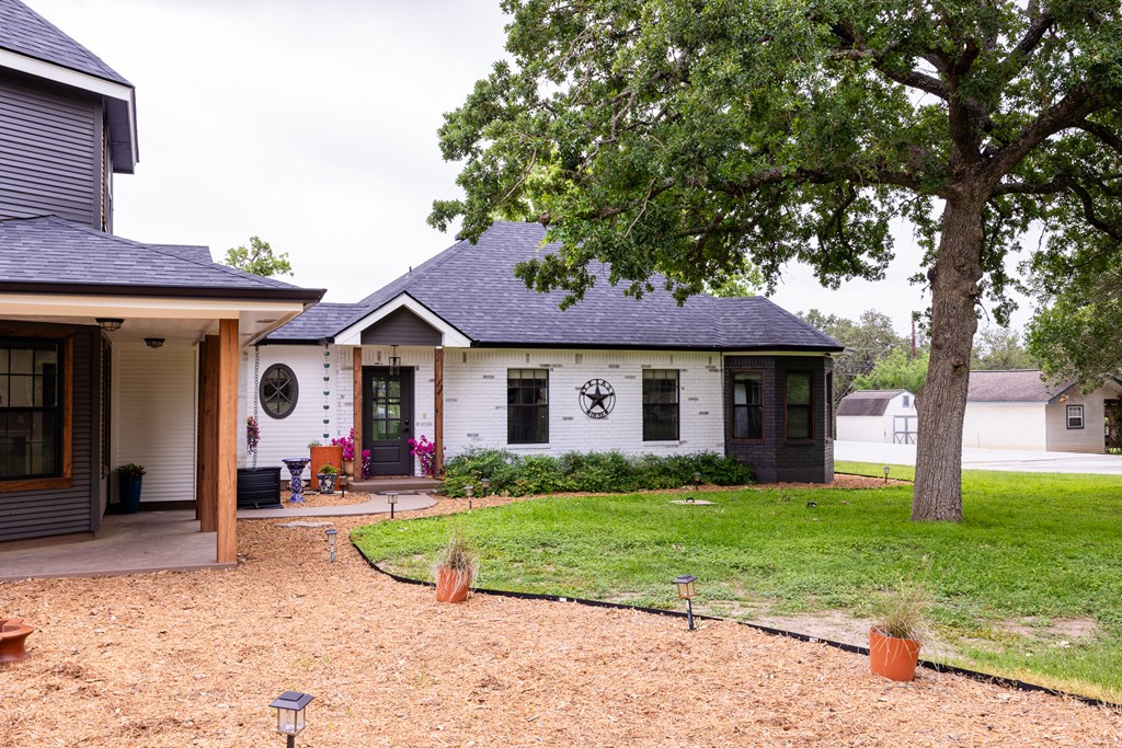 305 Oak Wood Road Kerrville, TX 78028 - Photo 32 of 67