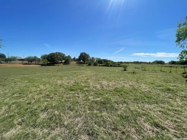 $125,000 | 10306 Farm To Market 1681, Nixon, TX 78140