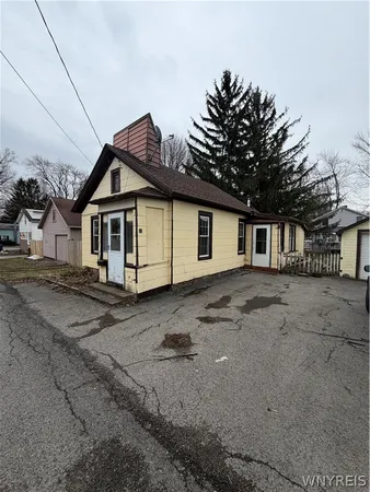 $1,100 | 22 Works Place, Lockport City, NY 14094