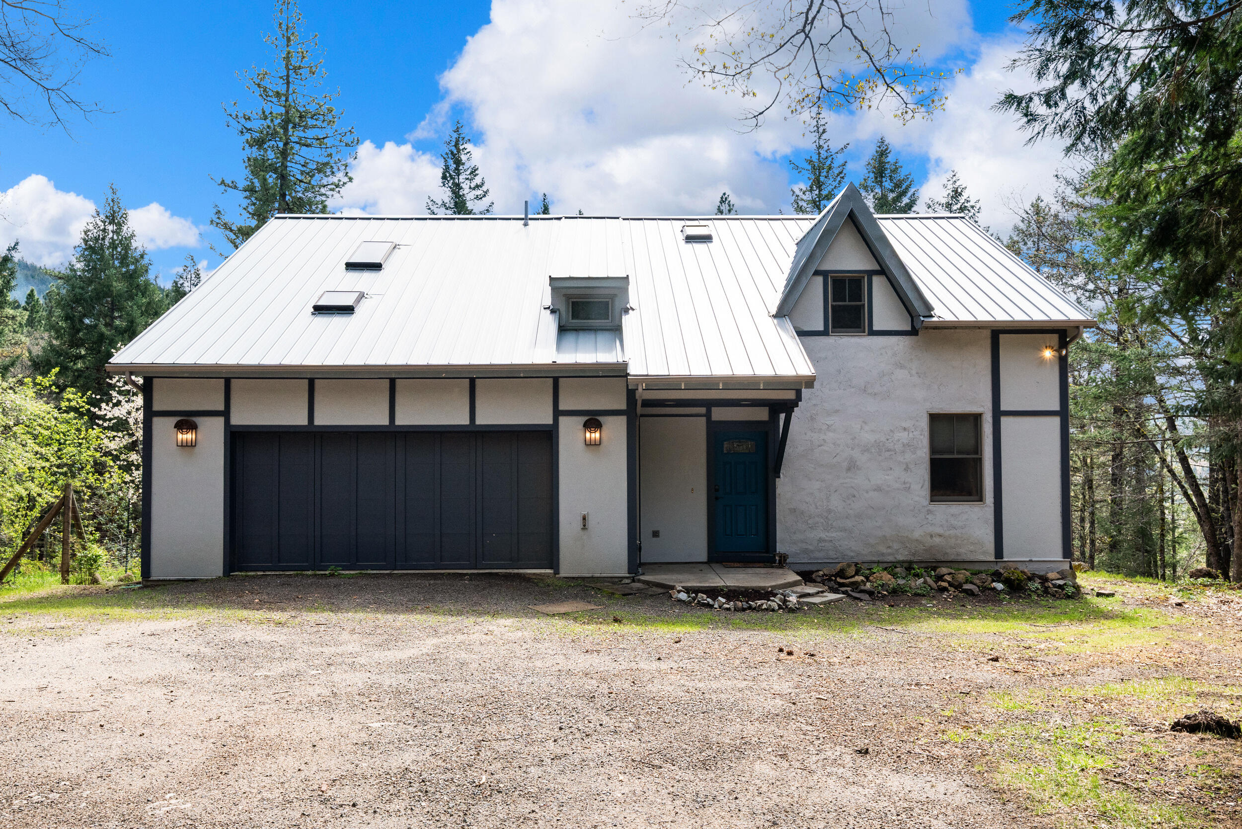 827 Tyler Creek Road Ashland, OR 97520 - Photo 2 of 32