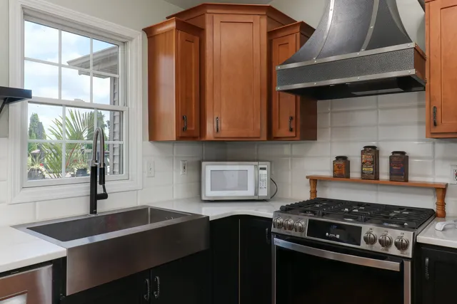 an empty room with closet and a ceiling fan