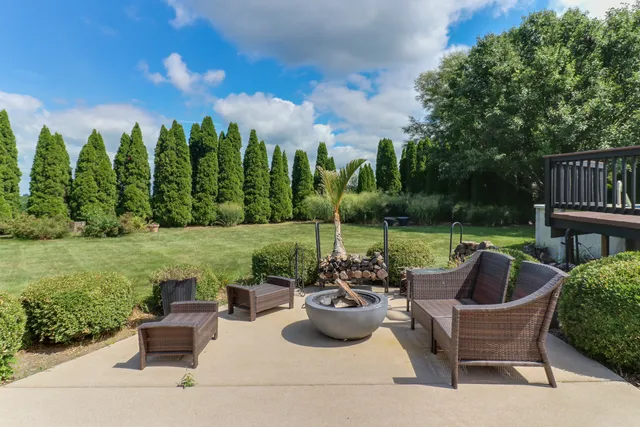 $385,000 | 277 Clearview Road, El Paso, IL 61738