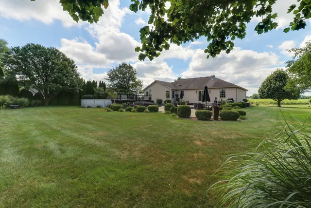 $385,000 | 277 Clearview Road, El Paso, IL 61738