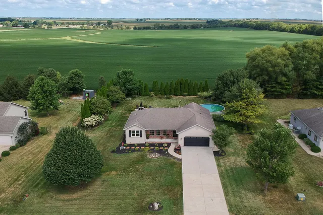 $385,000 | 277 Clearview Road, El Paso, IL 61738