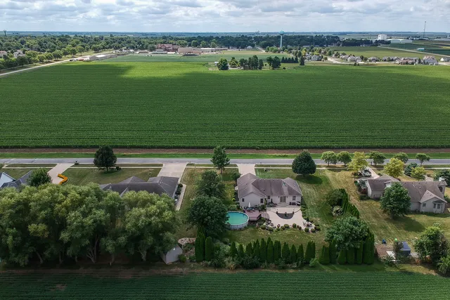 $385,000 | 277 Clearview Road, El Paso, IL 61738