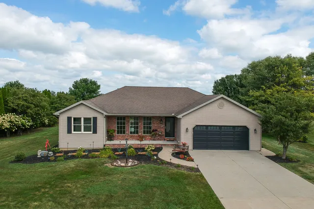 $385,000 | 277 Clearview Road, El Paso, IL 61738