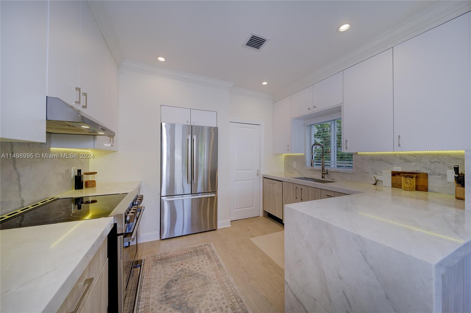 668 Fernwood Road, Unit 2 Key Biscayne, FL 33149 - Photo 16 of 43