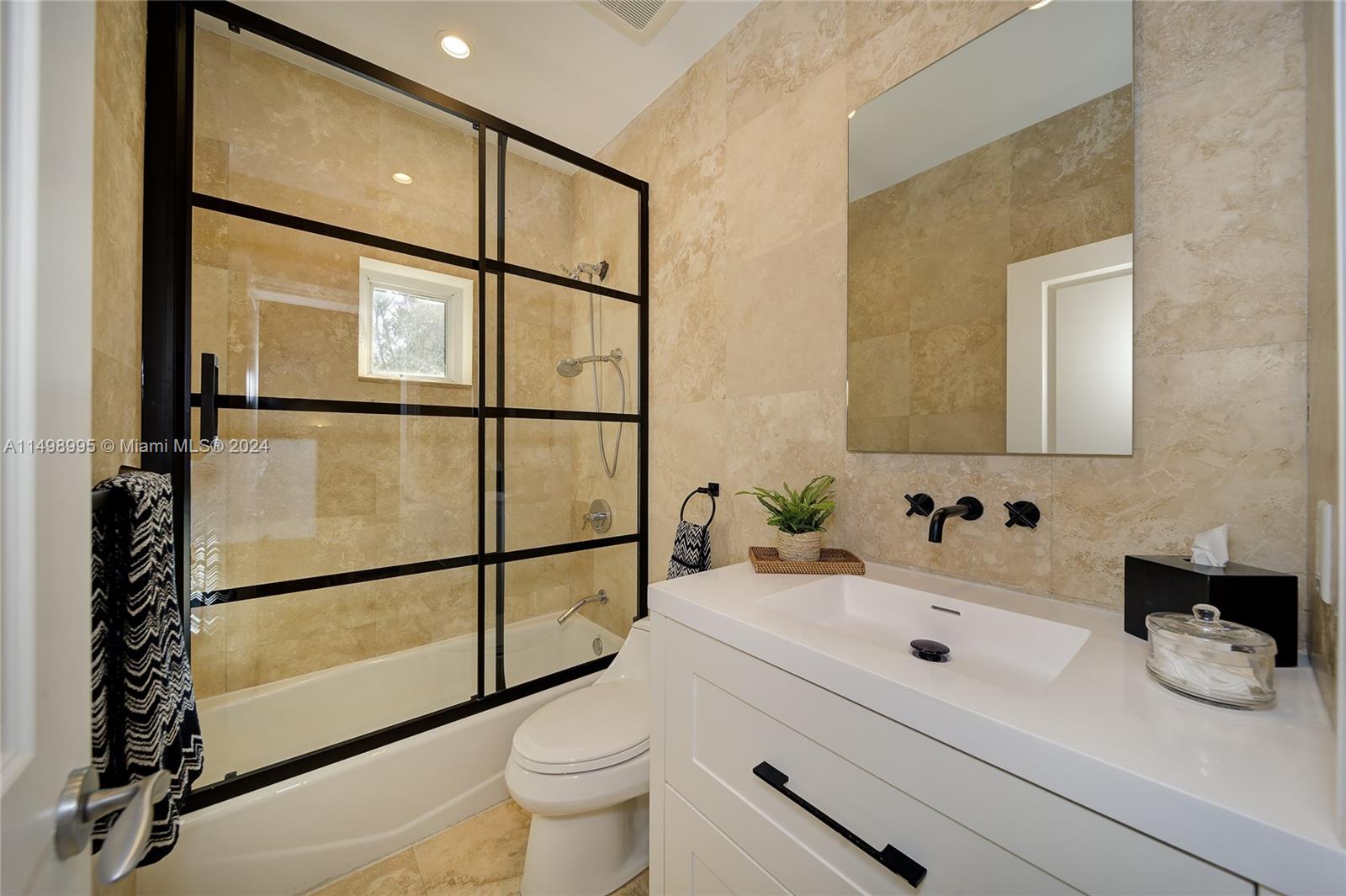 668 Fernwood Road, Unit 2 Key Biscayne, FL 33149 - Photo 34 of 43