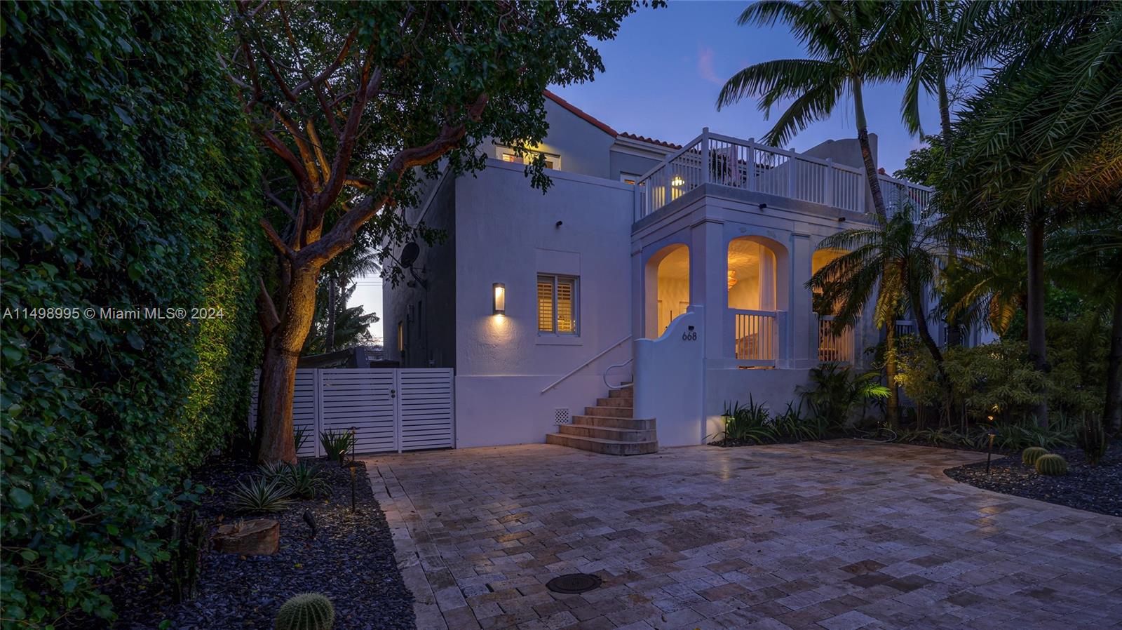 668 Fernwood Road, Unit 2 Key Biscayne, FL 33149 - Photo 5 of 43