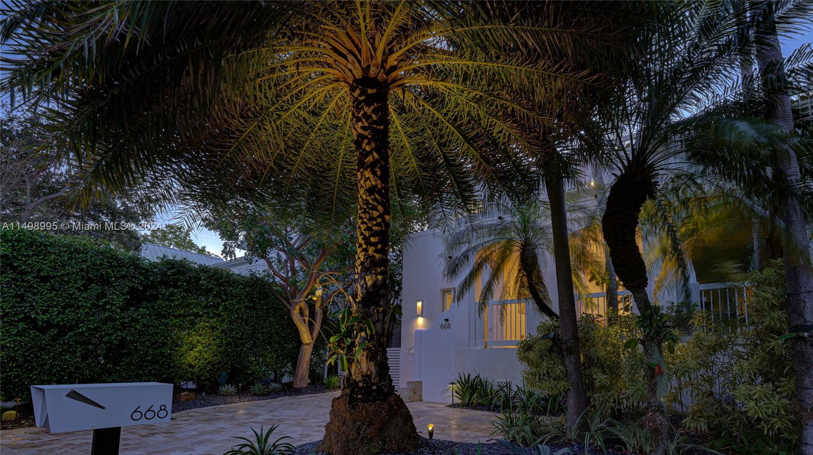 668 Fernwood Road, Unit 2 Key Biscayne, FL 33149 - Photo 7 of 43