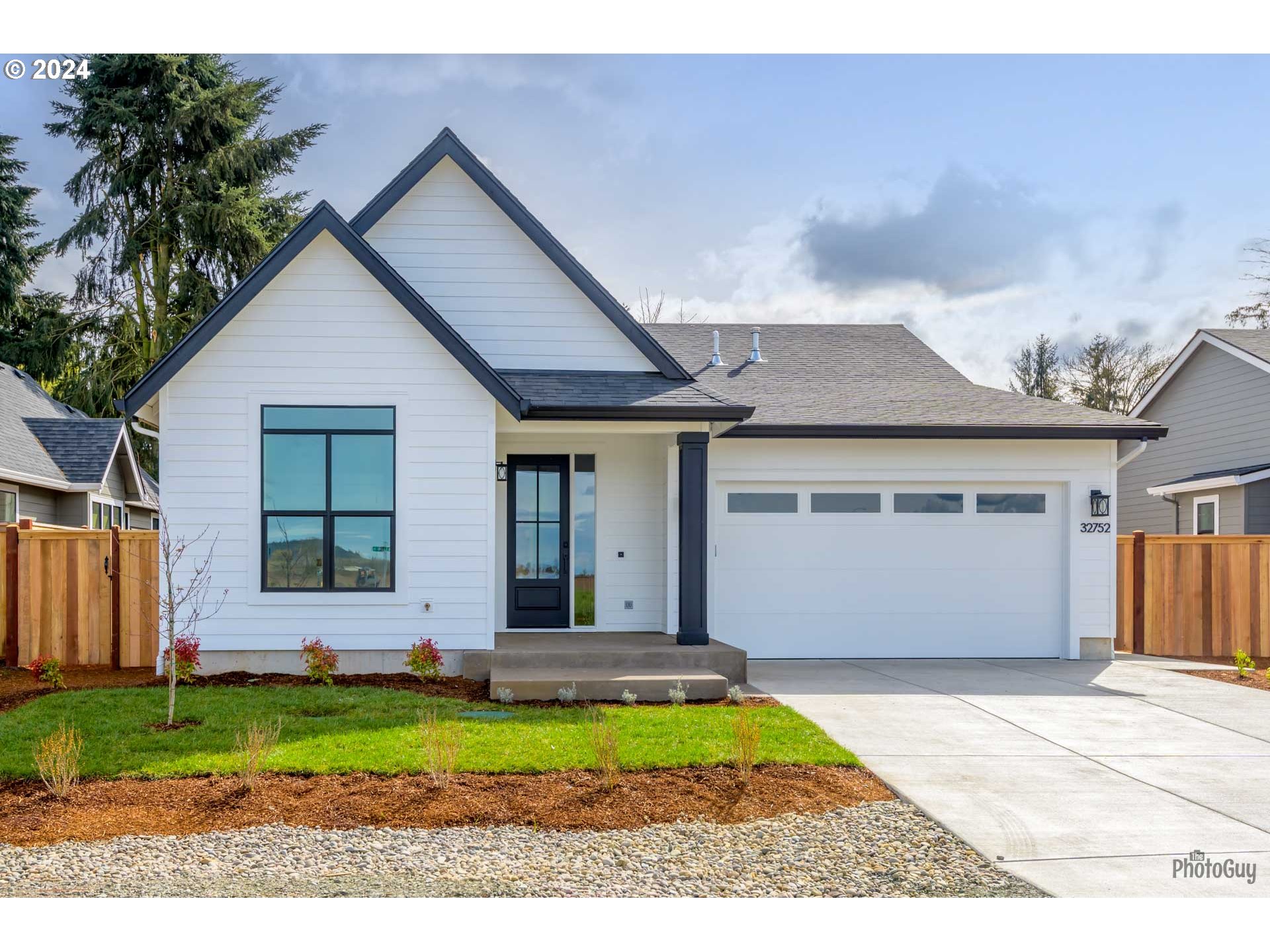 32752 Coburg Road Eugene, OR 97408 - Photo 1 of 38 Gallery Image 1