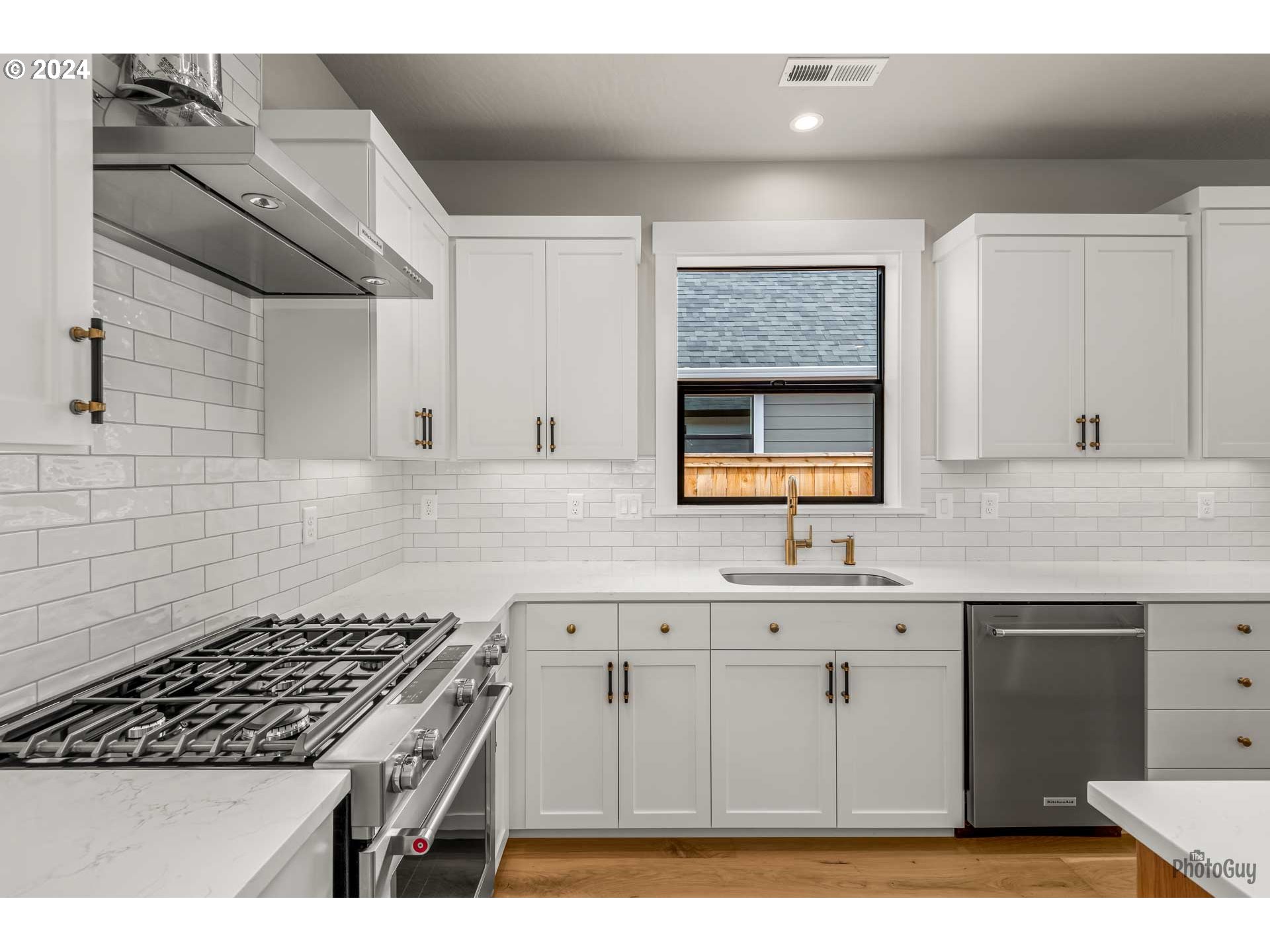 32752 Coburg Road Eugene, OR 97408 - Photo 10 of 38 Gallery Image 10