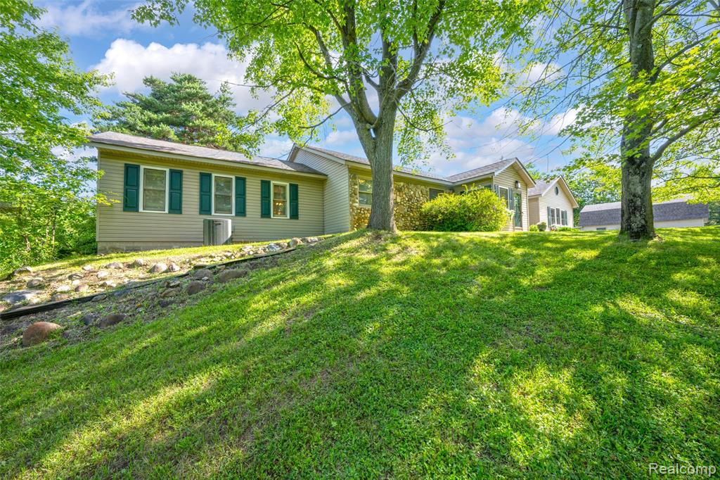 5370 Whipple Lake Road Clarkston, MI 48348 - Photo 48 of 51
