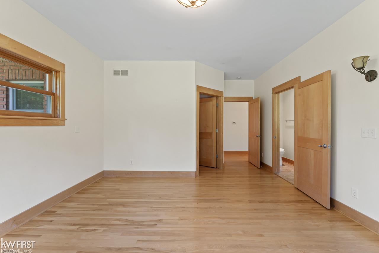 1063 Tinsman Road Fenton, MI 48430 - Photo 18 of 66 50152222-3fc4845e-1c11-4302-a40c-d5e8ee9088e5.JPG