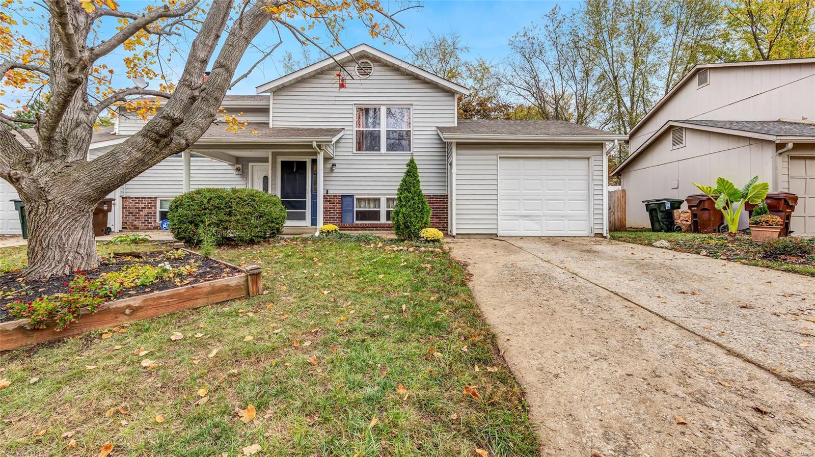 306 Della Drive St. Peters, MO 63376 - Photo 2 of 24