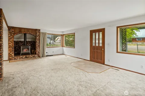 $489,999 | 410 1st Street, Easton, WA 98925
