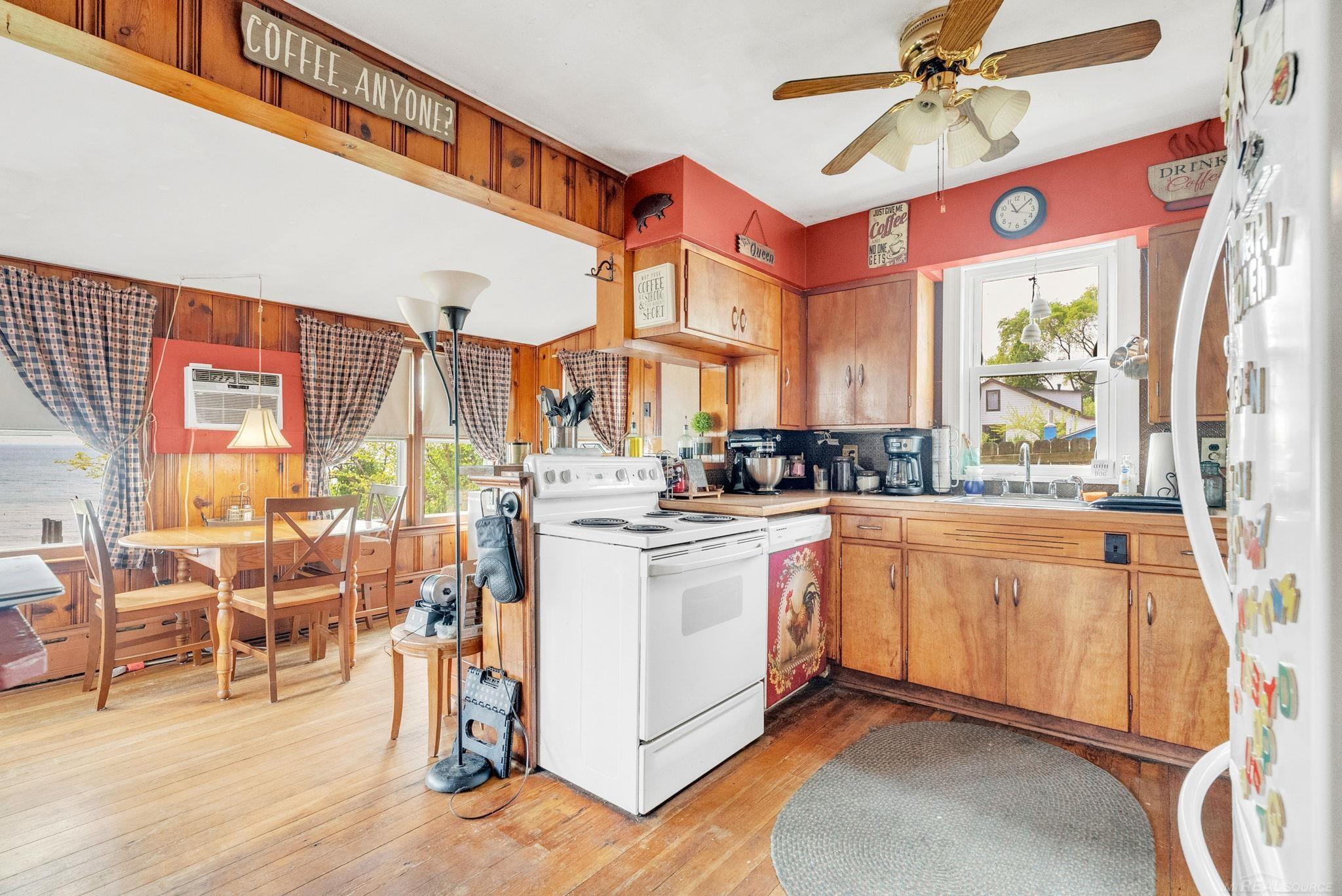 8941-8943 Lakeshore Road Lexington, MI 48450 - Photo 15 of 75