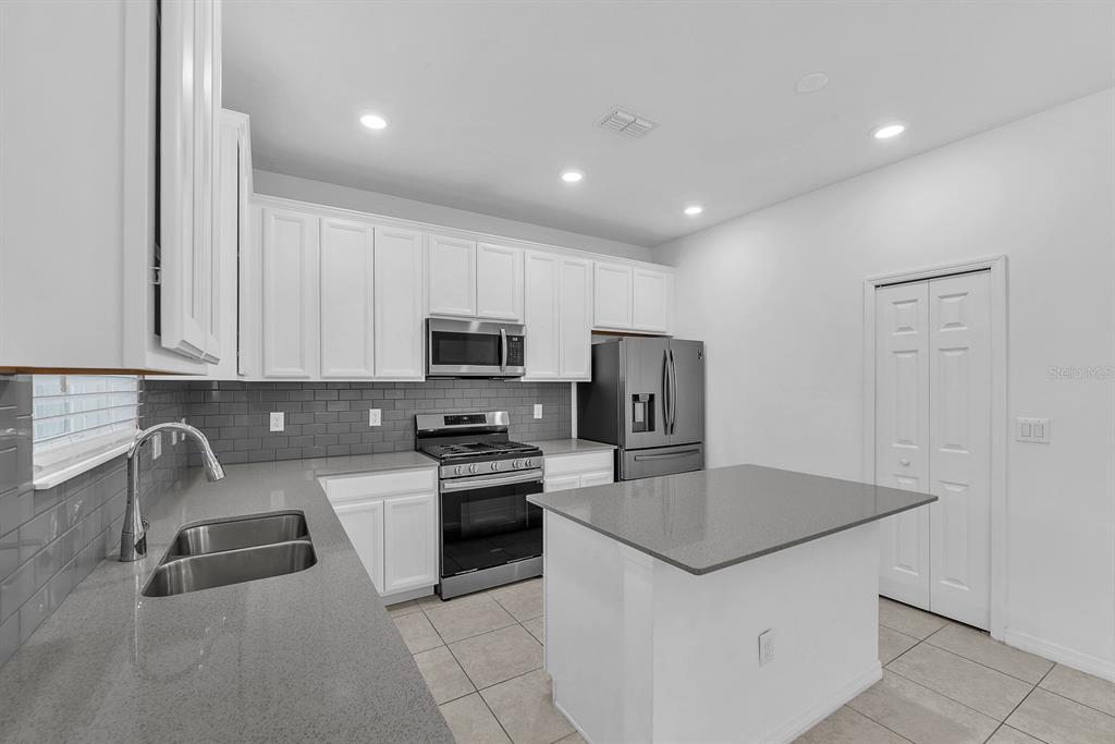 5741 Spotted Harrier Way Lithia, FL 33547 - Photo 7 of 25