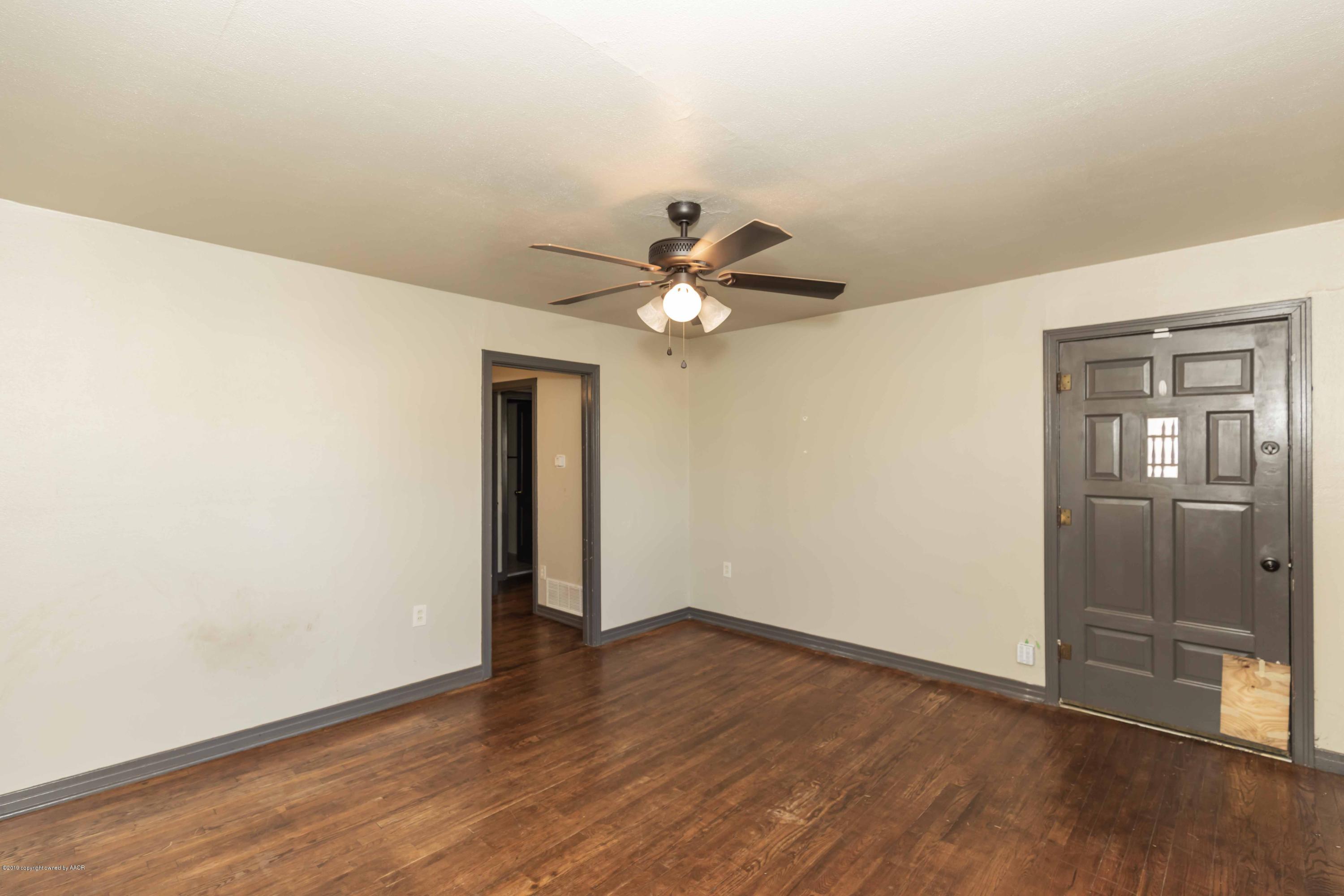 4203 South Travis Street Amarillo, TX 79110 - Photo 5 of 25 LIVING ROOM VIEW 3