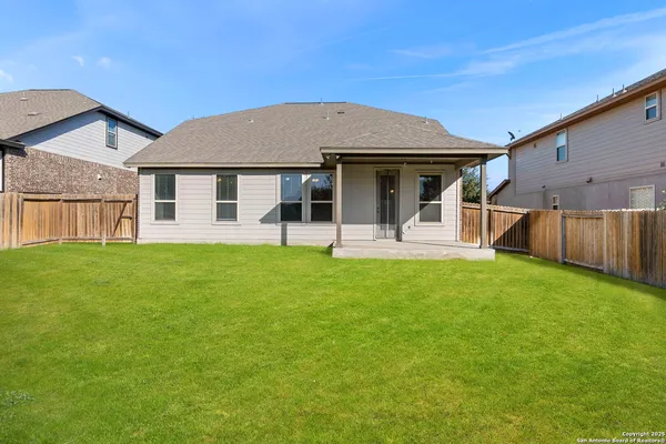a view of a house with backyard and a garden