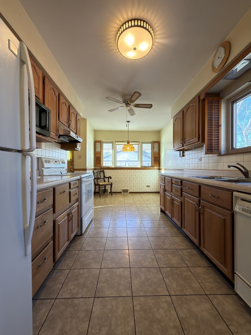 3814 Raymond Avenue Brookfield, IL 60513 - Photo 5 of 23