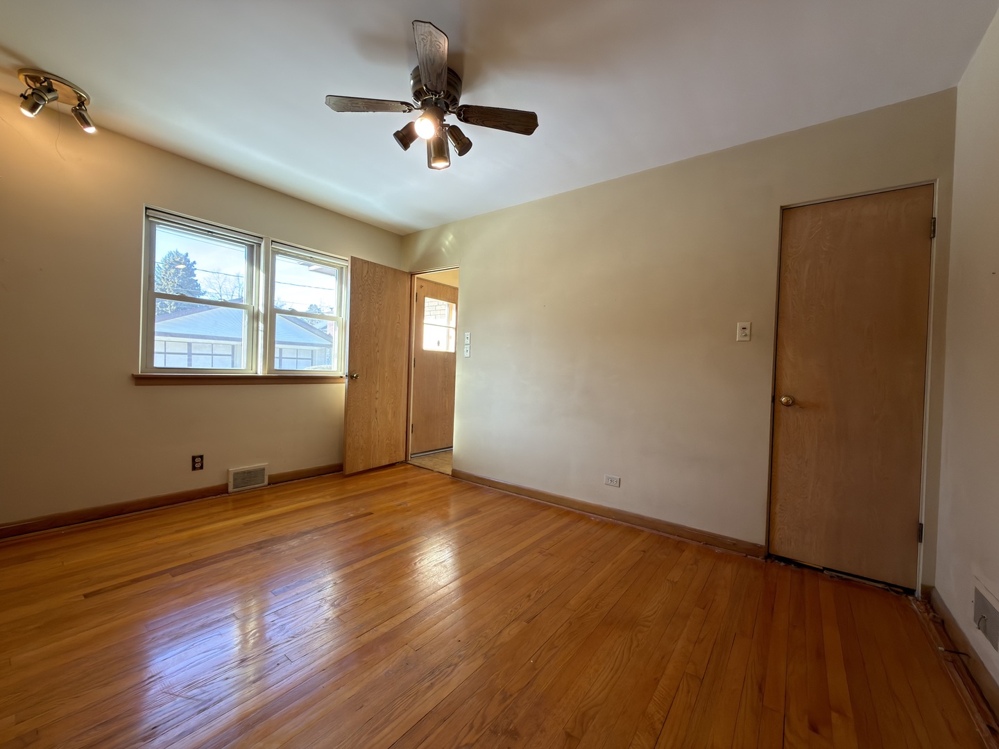 3814 Raymond Avenue Brookfield, IL 60513 - Photo 8 of 23