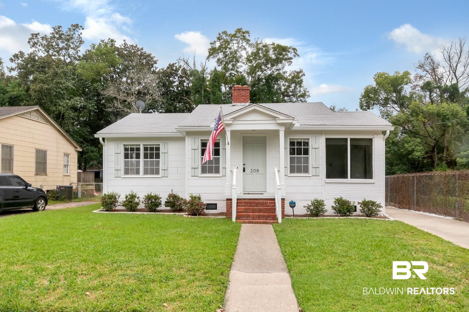 208 Morgan Avenue Mobile, AL 36606 - Photo 3 of 27 View of front facade with central AC unit and a front lawn