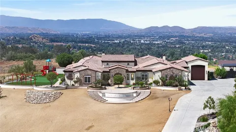 $2,600,000 | 6355 Cresthaven Drive, Riverside, CA 92506