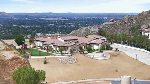 $2,600,000 | 6355 Cresthaven Drive, Riverside, CA 92506