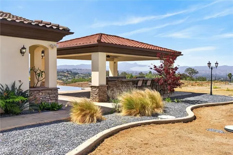$2,600,000 | 6355 Cresthaven Drive, Riverside, CA 92506