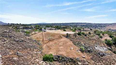 $2,600,000 | 6355 Cresthaven Drive, Riverside, CA 92506