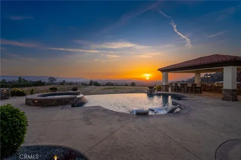 $2,600,000 | 6355 Cresthaven Drive, Riverside, CA 92506