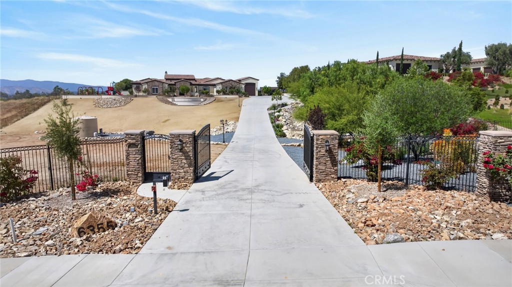 6355 Cresthaven Drive Riverside, CA 92506 - Photo 7 of 75