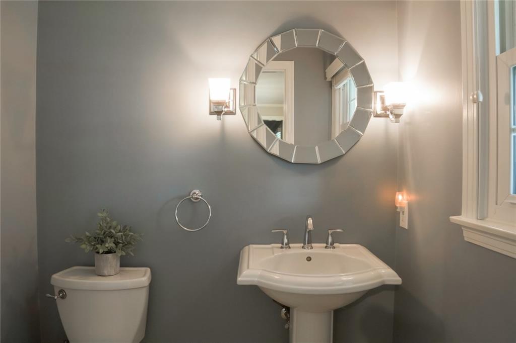 2577 Cole Road Wexford, PA 15090 - Photo 6 of 22 Gallery Image 6