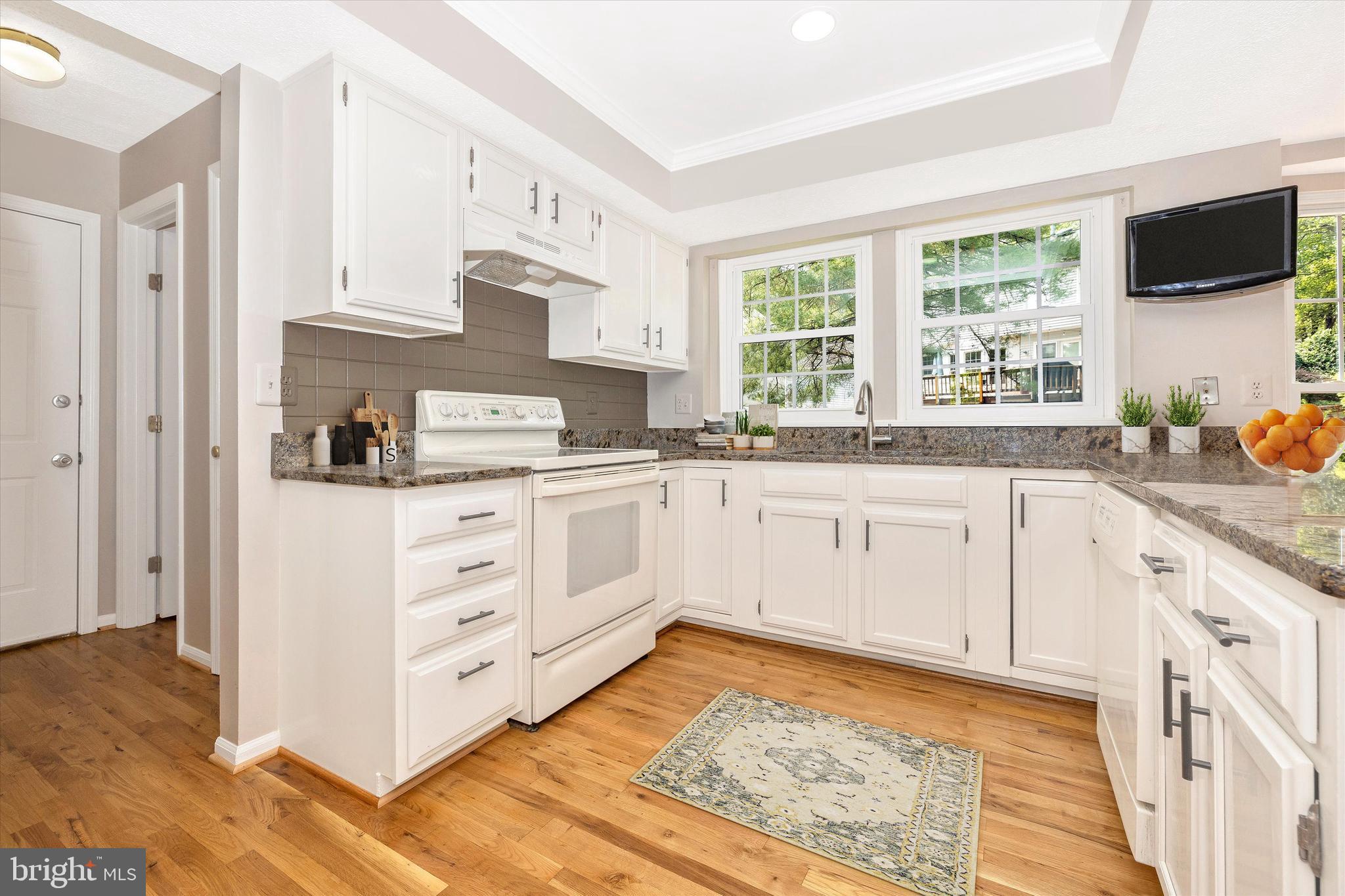 112 Bookham Lane Gaithersburg, MD 20877 - Photo 14 of 65 Virtually Staged Kitchen