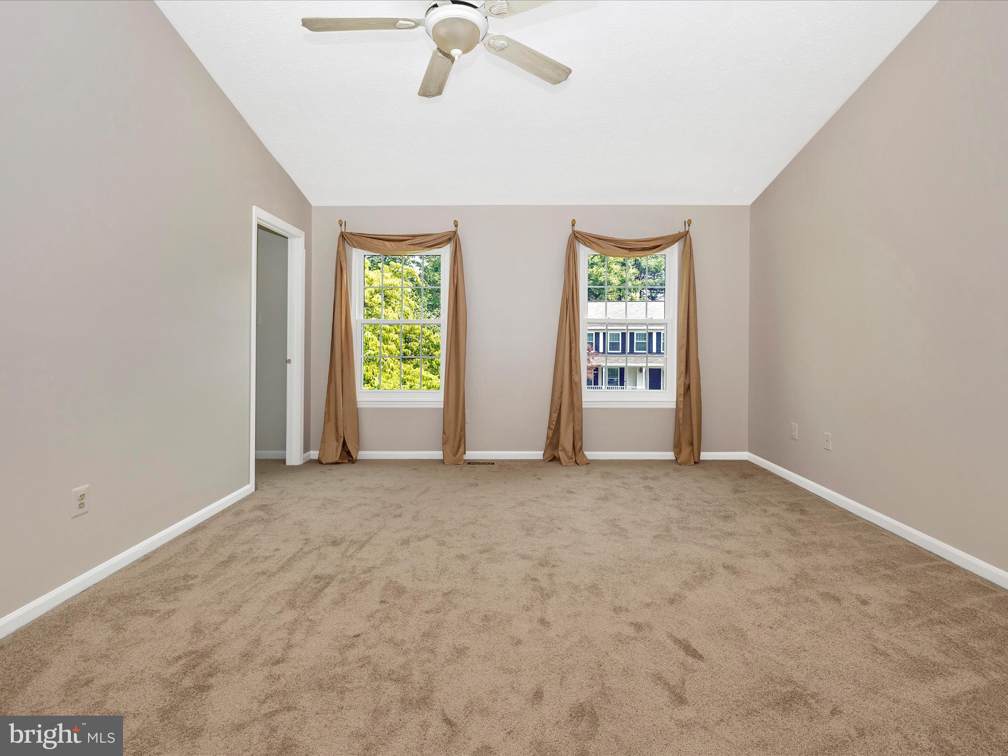 112 Bookham Lane Gaithersburg, MD 20877 - Photo 27 of 65 Primary Bedroom