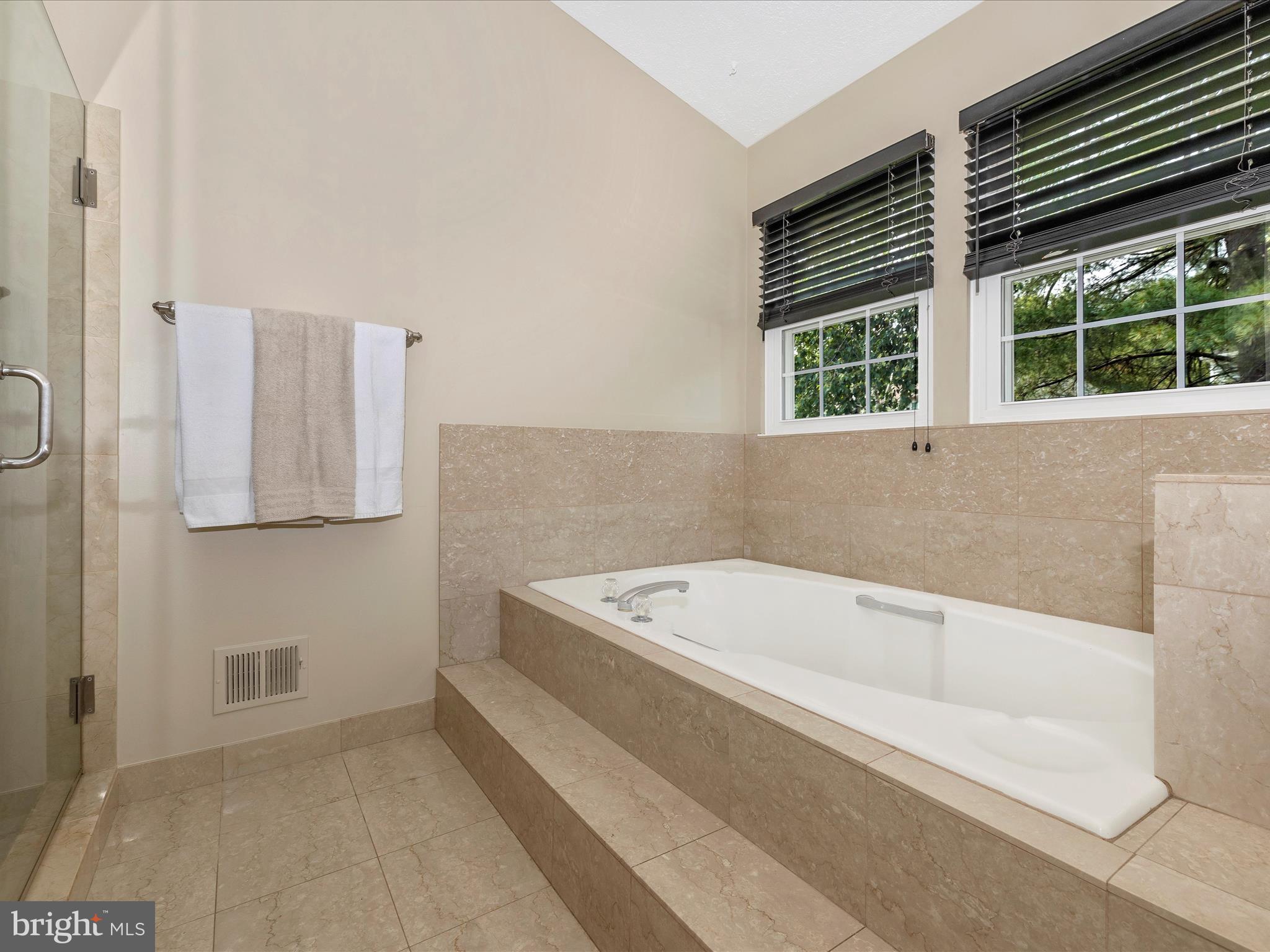 112 Bookham Lane Gaithersburg, MD 20877 - Photo 34 of 65 Primary Bathroom