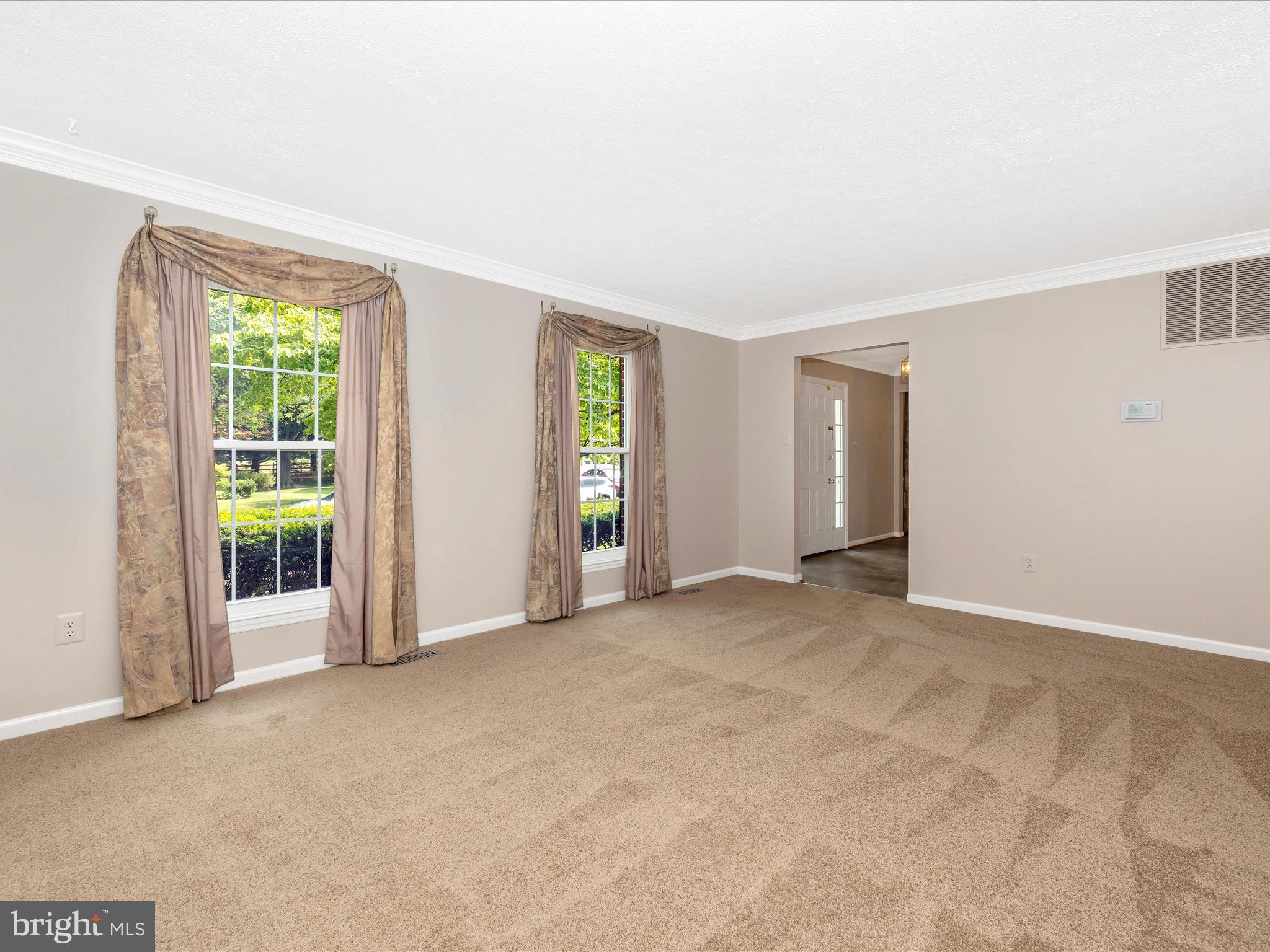 112 Bookham Lane Gaithersburg, MD 20877 - Photo 8 of 65 Living Room