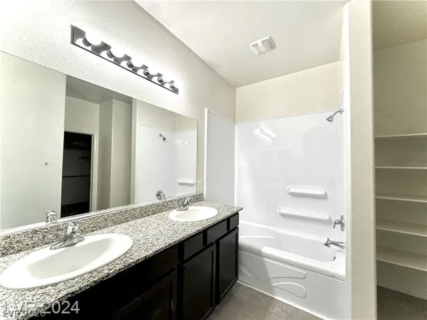 $2,200 | 5708 Akula Bay Street, North Las Vegas, NV 89081